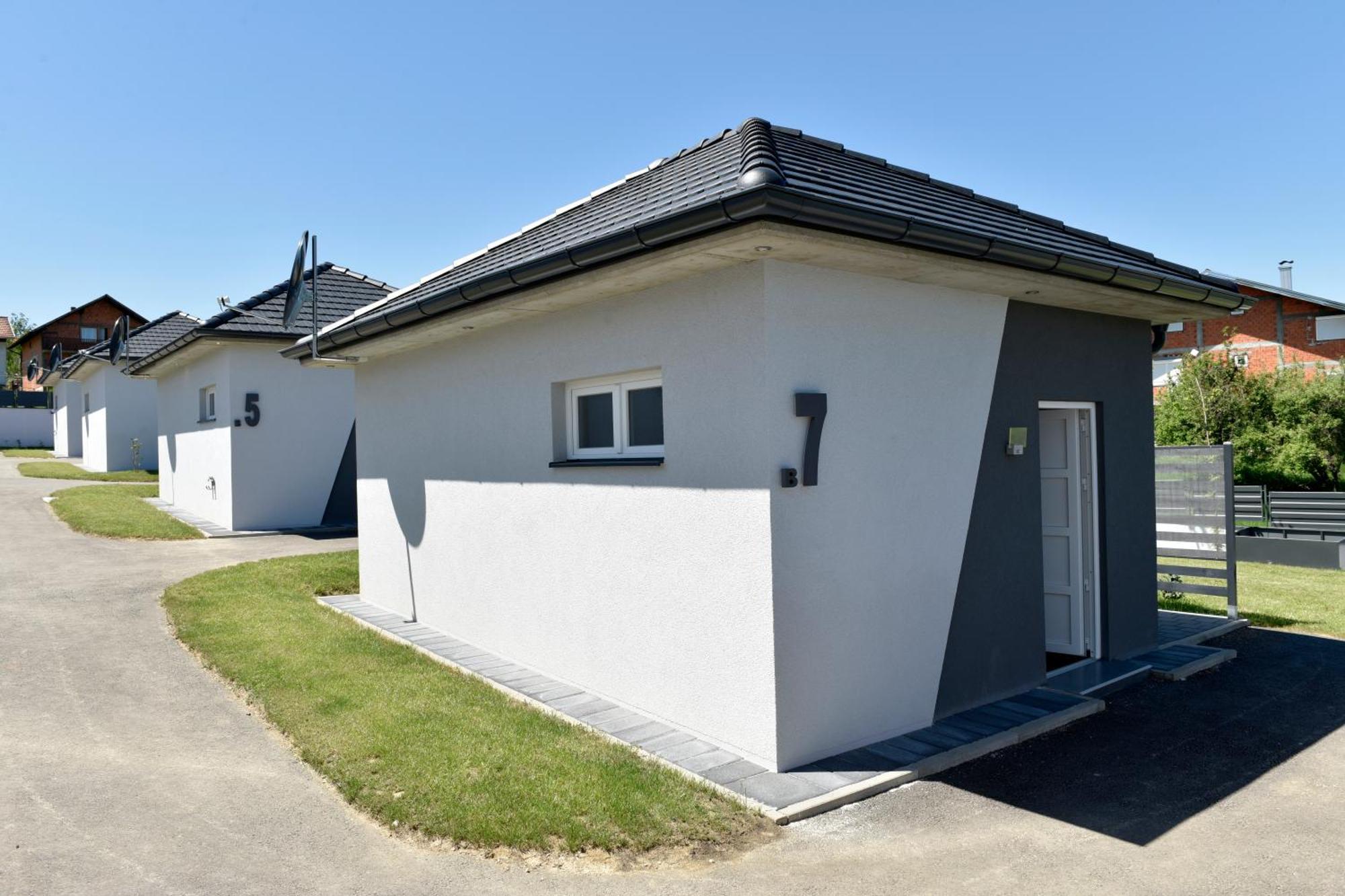 Apartmani I Bungalovi Trojka Banja Luka Bilik gambar