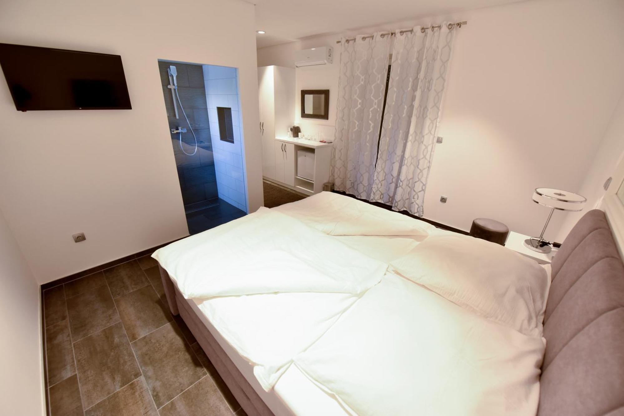 Apartmani I Bungalovi Trojka Banja Luka Bilik gambar