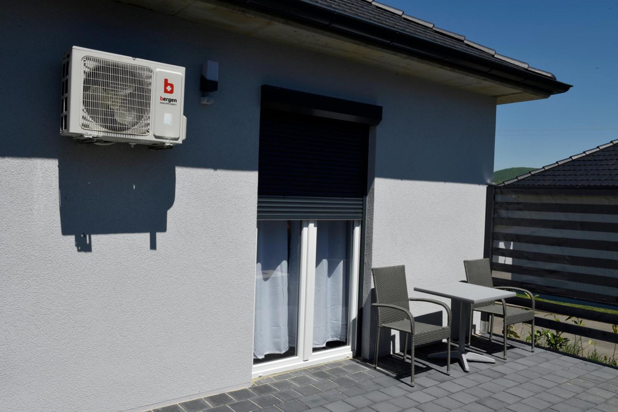 Apartmani I Bungalovi Trojka Banja Luka Bilik gambar