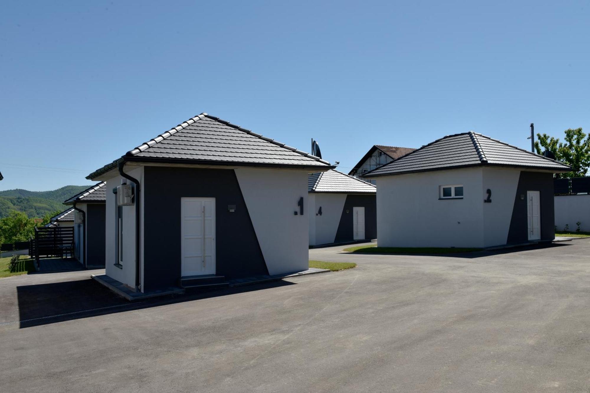 Apartmani I Bungalovi Trojka Banja Luka Bilik gambar