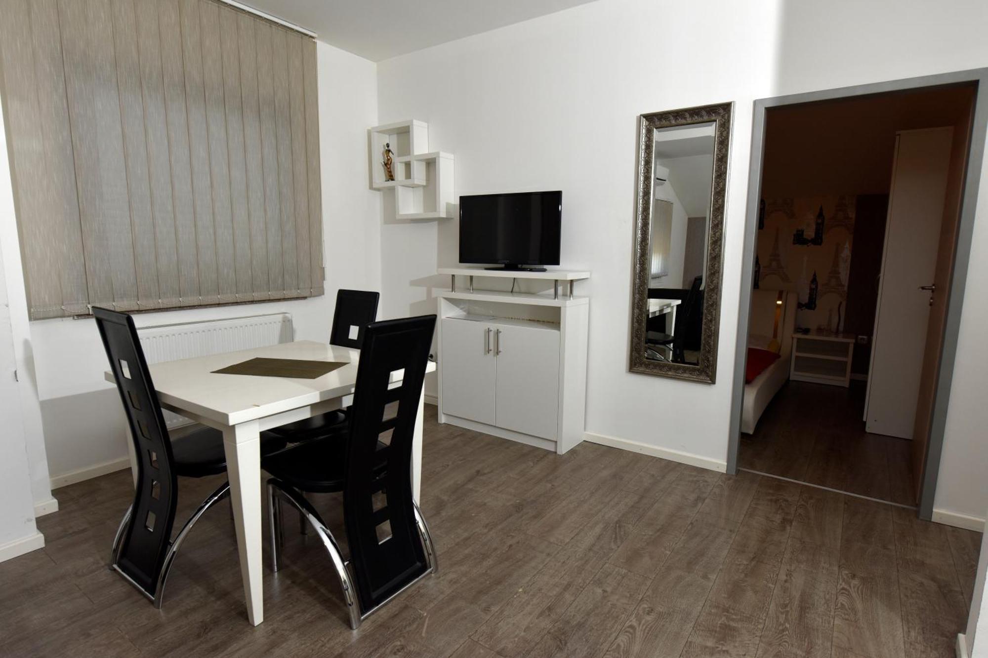 Apartmani I Bungalovi Trojka Banja Luka Bilik gambar