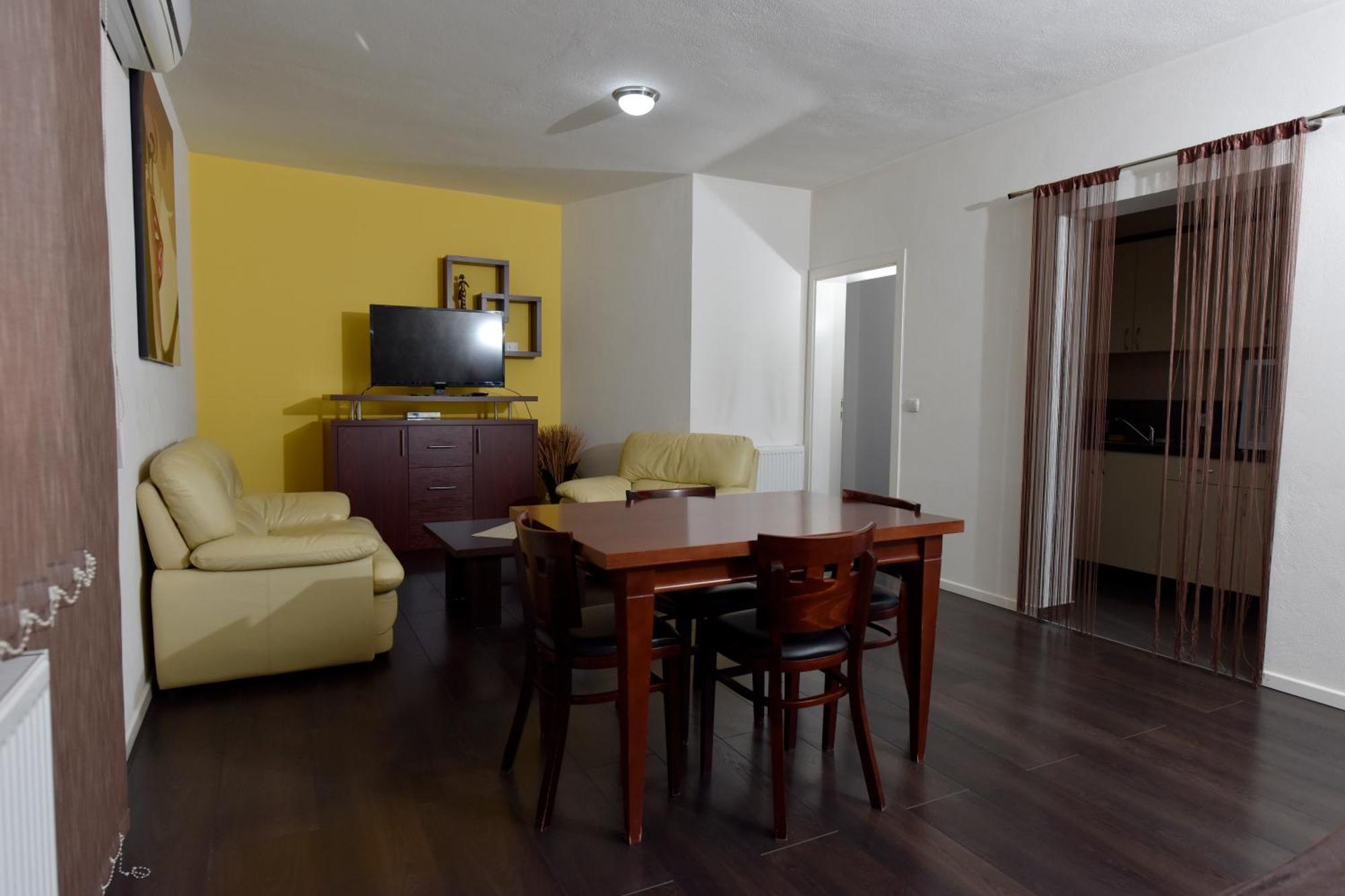 Apartmani I Bungalovi Trojka Banja Luka Bilik gambar