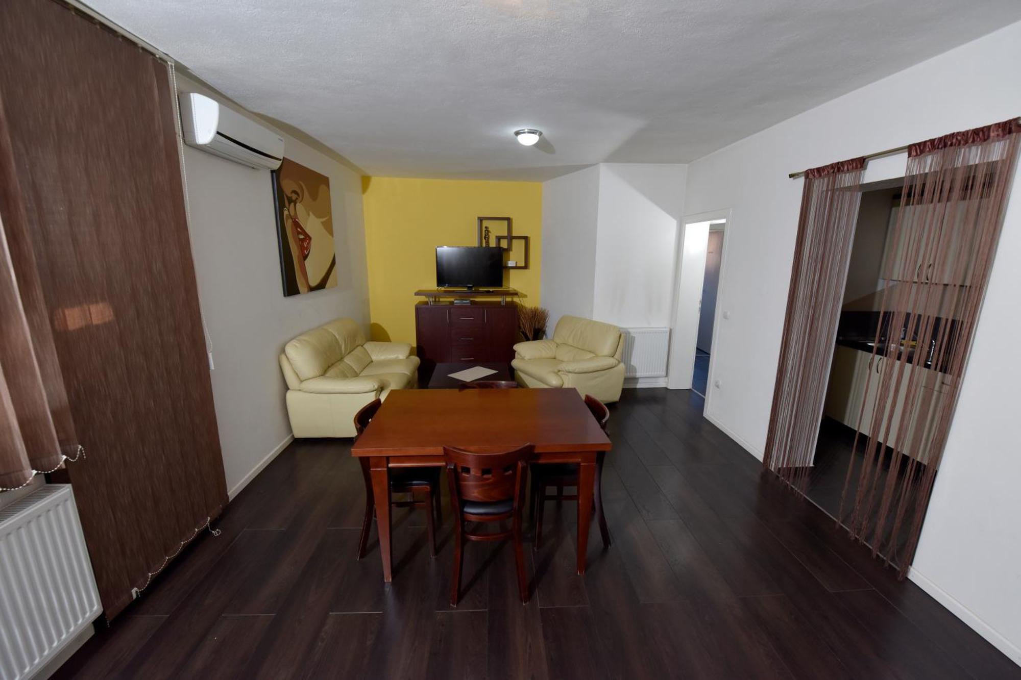 Apartmani I Bungalovi Trojka Banja Luka Bilik gambar